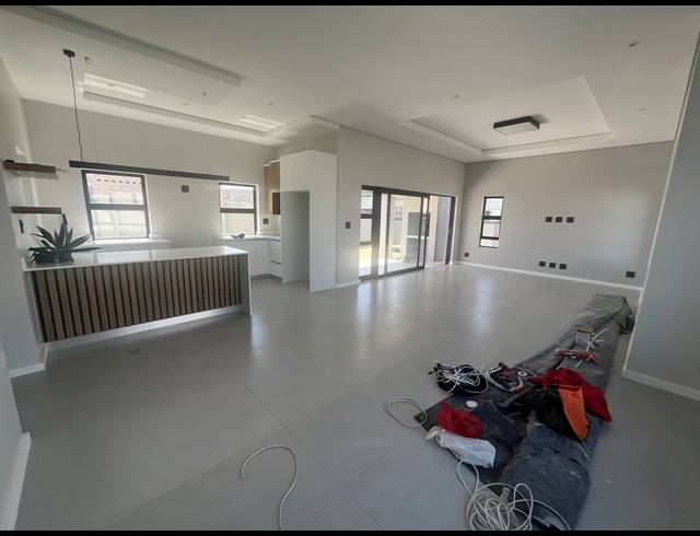 3 BEDROOM HOUSE FOR SALE IN SANDOWN